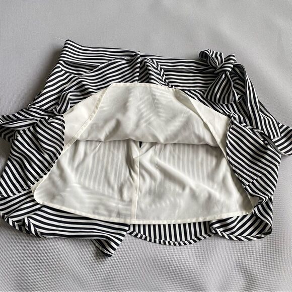 EXPRESS Striped Ruffled Mini Skirt Women’s Size 10 - Picture 4 of 7